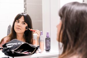 tutorial de maquillaje de Dove Cameron